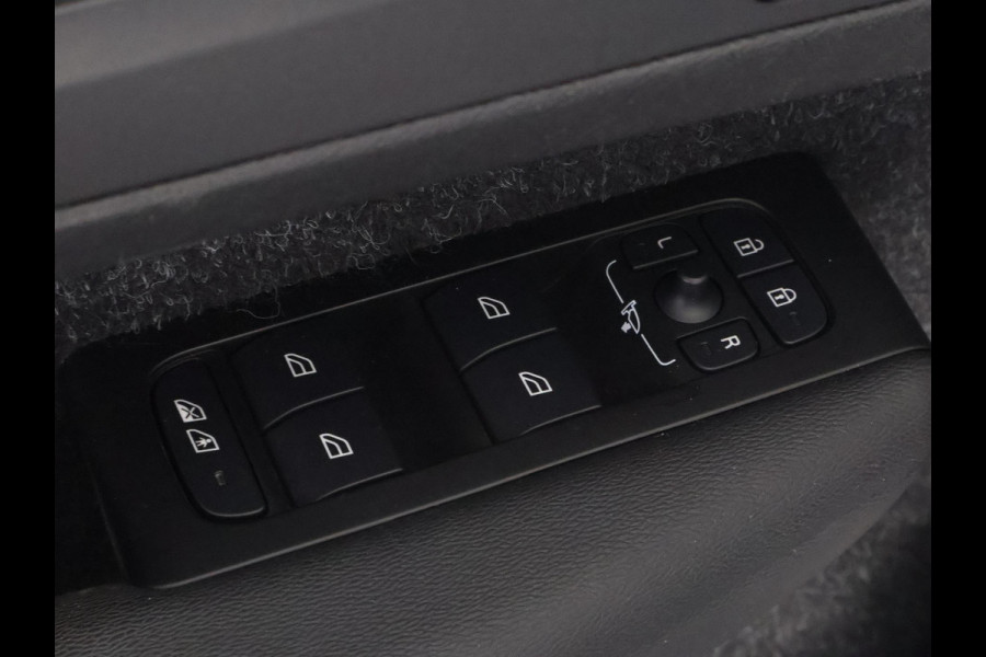 Volvo XC40 Recharge P8 AWD R-Design Two-Tone | Apple Carplay & AndroidAUTO | Camera |