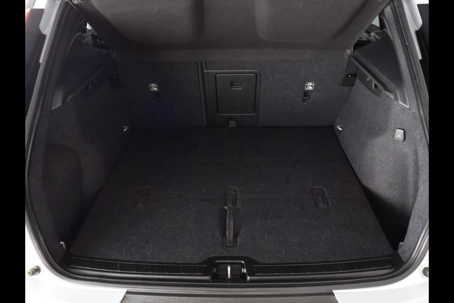 Volvo XC40 Recharge P8 AWD R-Design Two-Tone | Apple Carplay & AndroidAUTO | Camera |