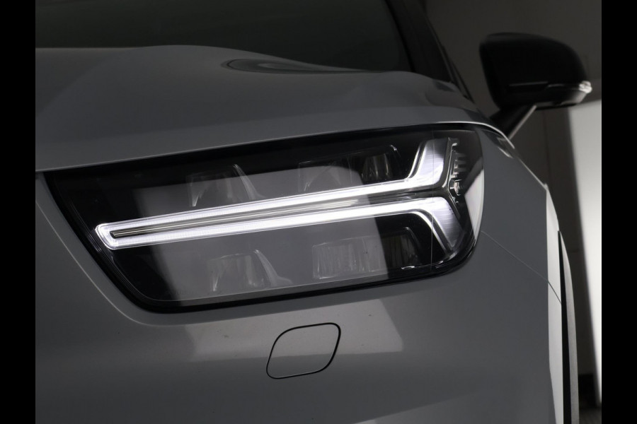 Volvo XC40 Recharge P8 AWD R-Design Two-Tone | Apple Carplay & AndroidAUTO | Camera |