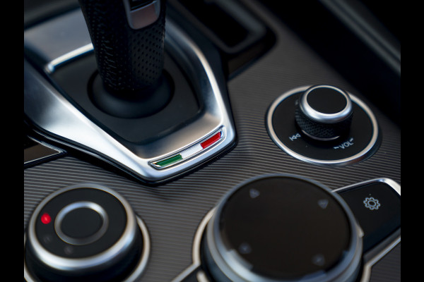 Alfa Romeo Giulia 2.0T Veloce AWD 280pk | Pano-dak | Harman/Kardon | Verde Visconti