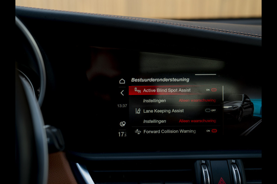 Alfa Romeo Giulia 2.0T Veloce AWD 280pk | Pano-dak | Harman/Kardon | Verde Visconti