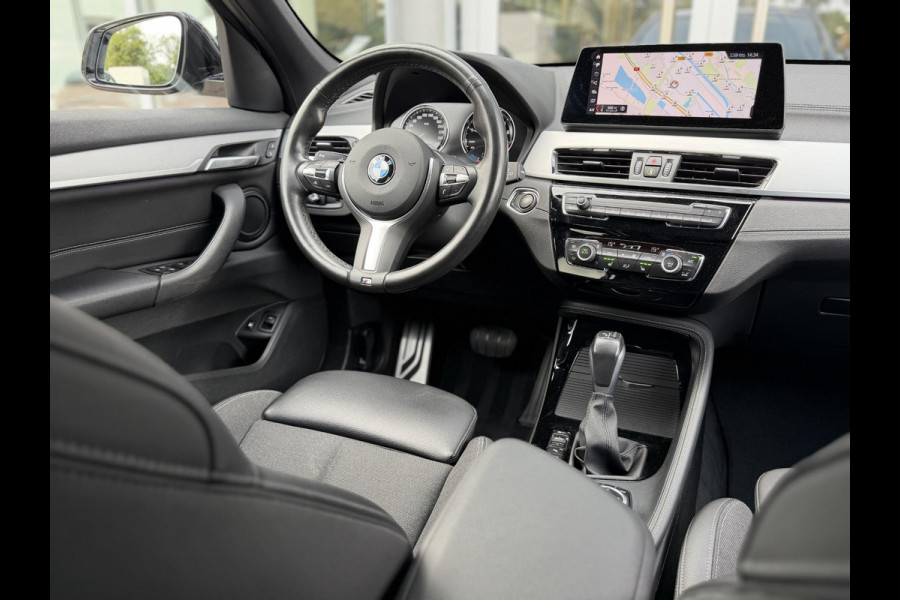 BMW X1 xDrive25e High Ex. M-Sport |Pano|ACC|HUD|Memory|Cam|Trekhaak|Sfeer|19"