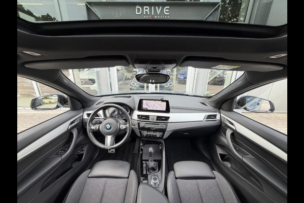 BMW X1 xDrive25e High Ex. M-Sport |Pano|ACC|HUD|Memory|Cam|Trekhaak|Sfeer|19"