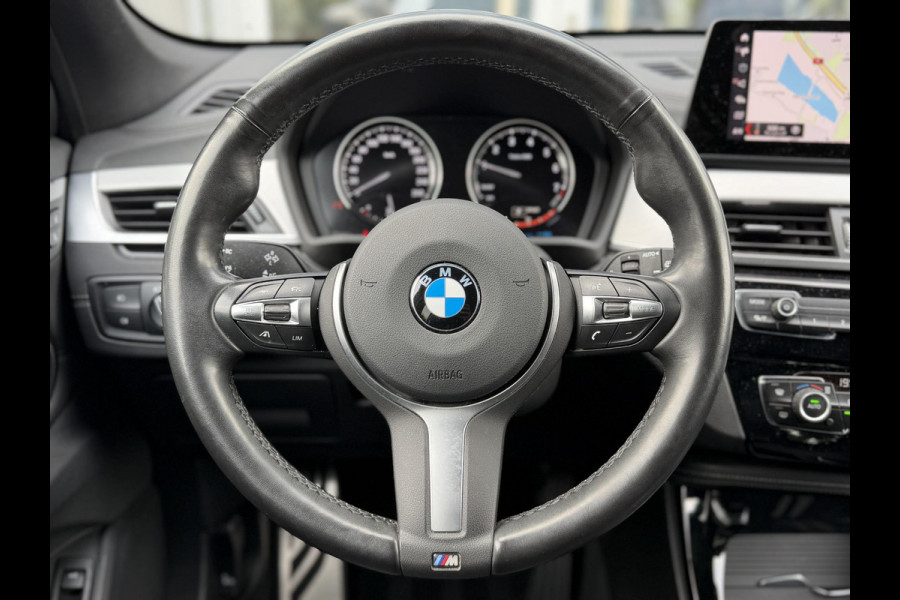BMW X1 xDrive25e High Ex. M-Sport |Pano|ACC|HUD|Memory|Cam|Trekhaak|Sfeer|19"