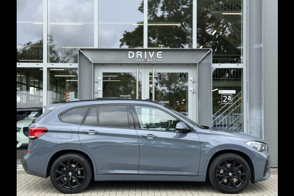 BMW X1 xDrive25e High Ex. M-Sport |Pano|ACC|HUD|Memory|Cam|Trekhaak|Sfeer|19"