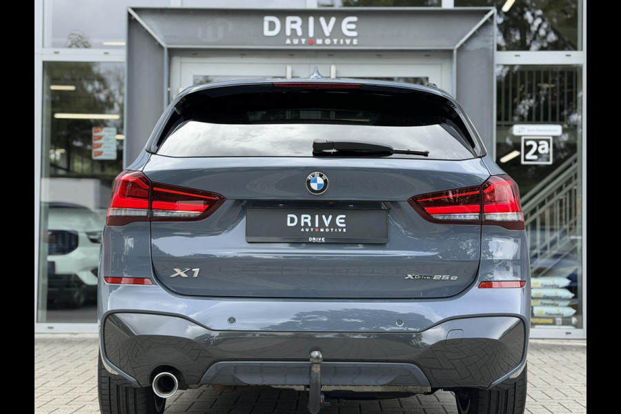BMW X1 xDrive25e High Ex. M-Sport |Pano|ACC|HUD|Memory|Cam|Trekhaak|Sfeer|19"