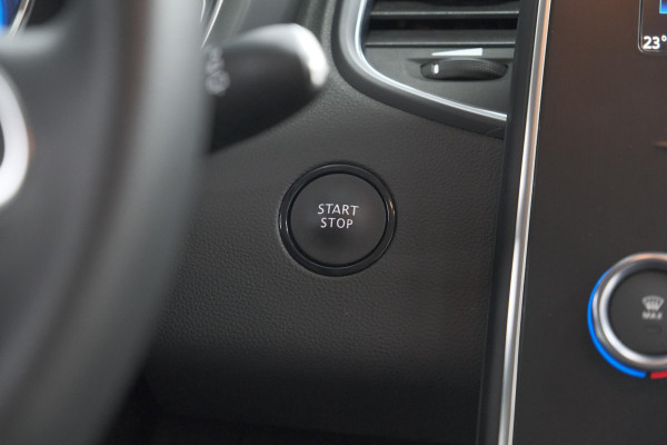Renault Scénic TCe 140 EDC Limited | Camera | Stoelverwarming | Navigatie | Apple Carplay