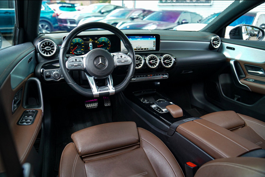 Mercedes-Benz A-Klasse 200 AMG / A35 Look | Panorama | Luxe Leder | Stoelverwarming | Sfeerverlichting | 360 cam | Cruise control