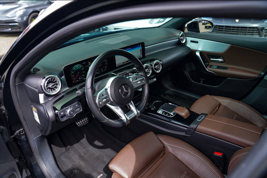 Mercedes-Benz A-Klasse 200 AMG / A35 Look | Panorama | Luxe Leder | Stoelverwarming | Sfeerverlichting | 360 cam | Cruise control