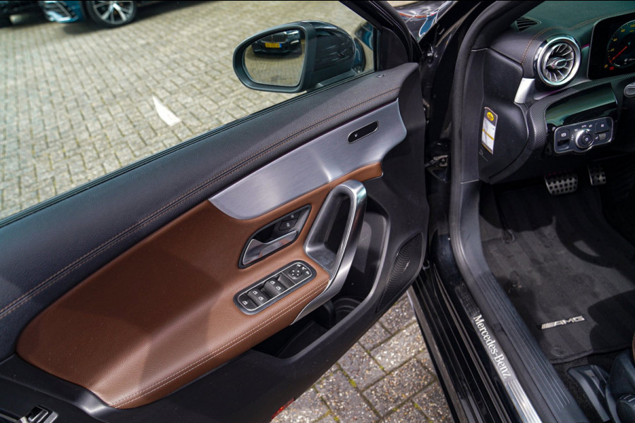 Mercedes-Benz A-Klasse 200 AMG / A35 Look | Panorama | Luxe Leder | Stoelverwarming | Sfeerverlichting | 360 cam | Cruise control