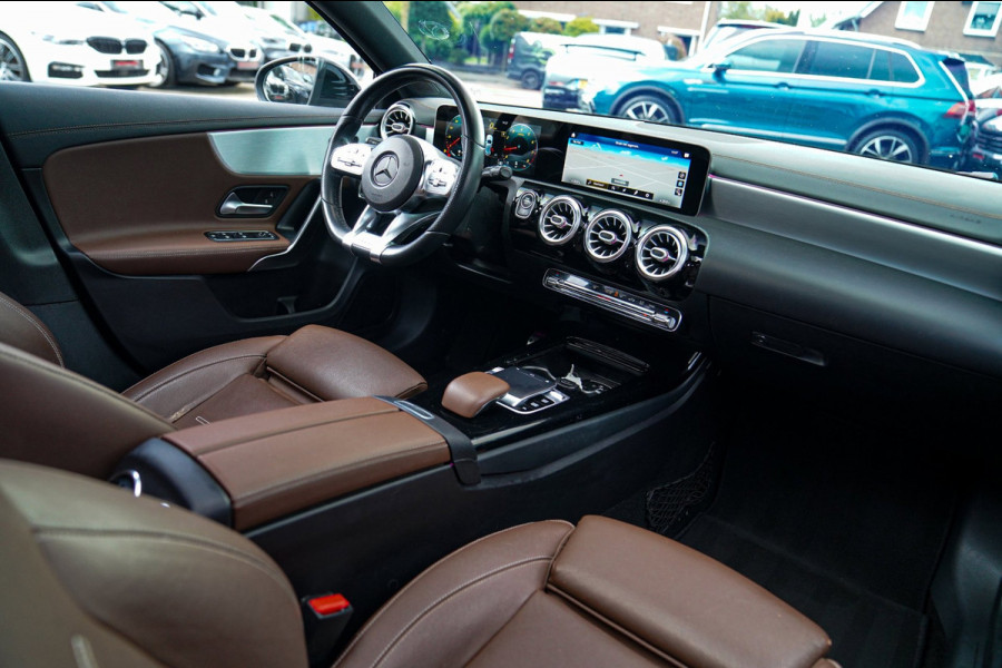 Mercedes-Benz A-Klasse 200 AMG / A35 Look | Panorama | Luxe Leder | Stoelverwarming | Sfeerverlichting | 360 cam | Cruise control