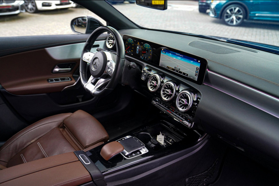 Mercedes-Benz A-Klasse 200 AMG / A35 Look | Panorama | Luxe Leder | Stoelverwarming | Sfeerverlichting | 360 cam | Cruise control