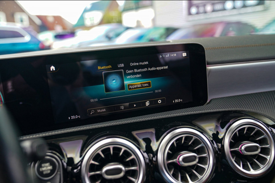 Mercedes-Benz A-Klasse 200 AMG / A35 Look | Panorama | Luxe Leder | Stoelverwarming | Sfeerverlichting | 360 cam | Cruise control