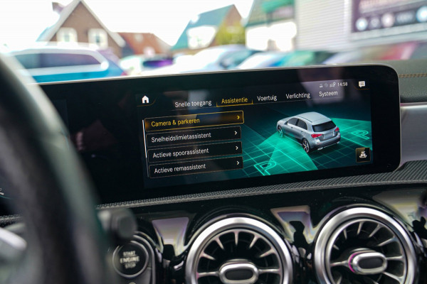 Mercedes-Benz A-Klasse 200 AMG / A35 Look | Panorama | Luxe Leder | Stoelverwarming | Sfeerverlichting | 360 cam | Cruise control