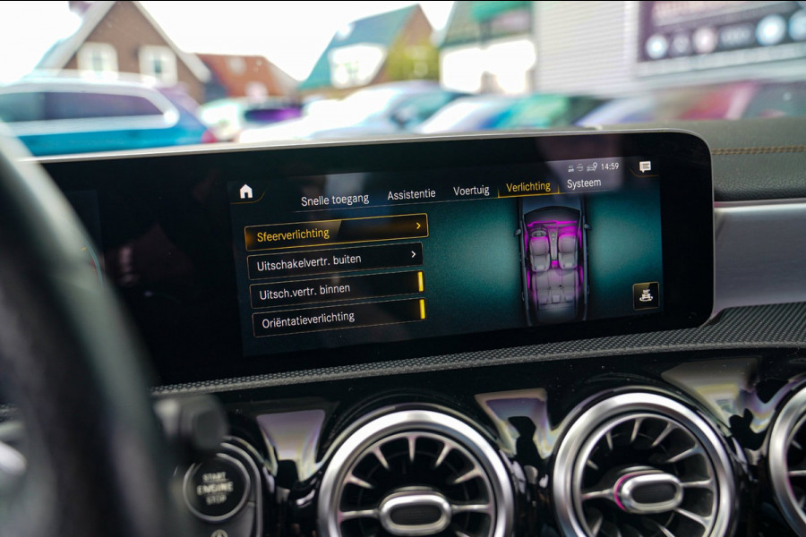 Mercedes-Benz A-Klasse 200 AMG / A35 Look | Panorama | Luxe Leder | Stoelverwarming | Sfeerverlichting | 360 cam | Cruise control