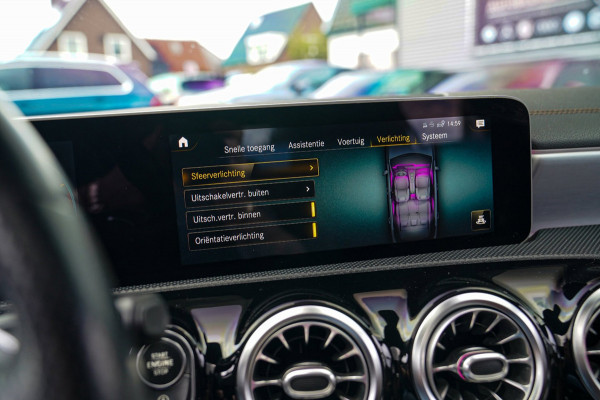 Mercedes-Benz A-Klasse 200 AMG / A35 Look | Panorama | Luxe Leder | Stoelverwarming | Sfeerverlichting | 360 cam | Cruise control
