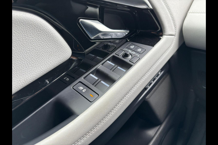 Land Rover Range Rover Evoque 1.5 P300e AWD R-Dynamic SE Panoramadak Lederen bekleding R Dynamic Exterior + Black Pack 20” lichtmetalen velgen