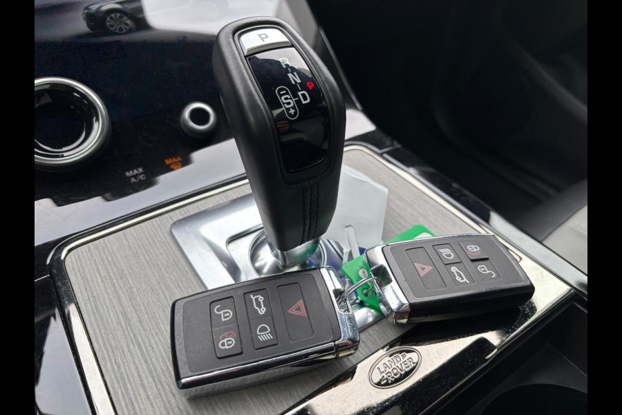 Land Rover Range Rover Evoque 1.5 P300e AWD R-Dynamic SE Panoramadak Lederen bekleding R Dynamic Exterior + Black Pack 20” lichtmetalen velgen