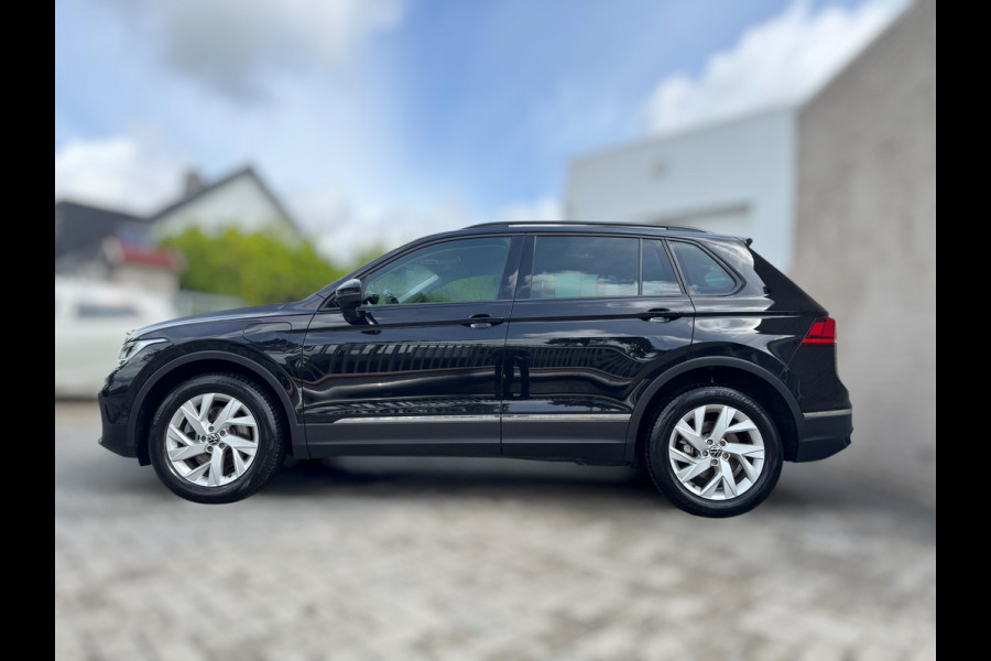 Volkswagen Tiguan 1.5 TSI Life CAMERA / TREKHAAK / STOELVERWARMING / STUURVERWARMING / CARPLAY / LED / VIRT. COCKPIT / ELEKTR KLEP