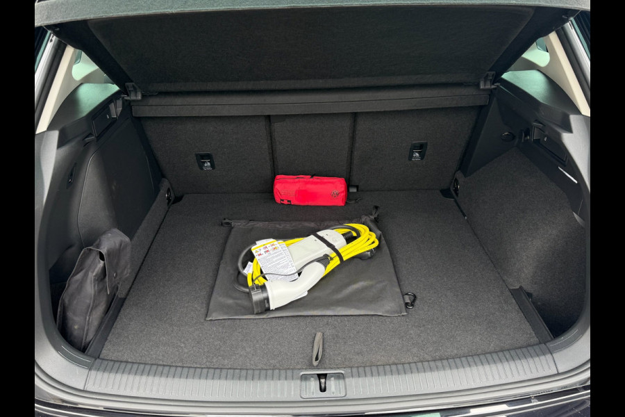 Volkswagen Tiguan 1.5 TSI Life CAMERA / TREKHAAK / STOELVERWARMING / STUURVERWARMING / CARPLAY / LED / VIRT. COCKPIT / ELEKTR KLEP