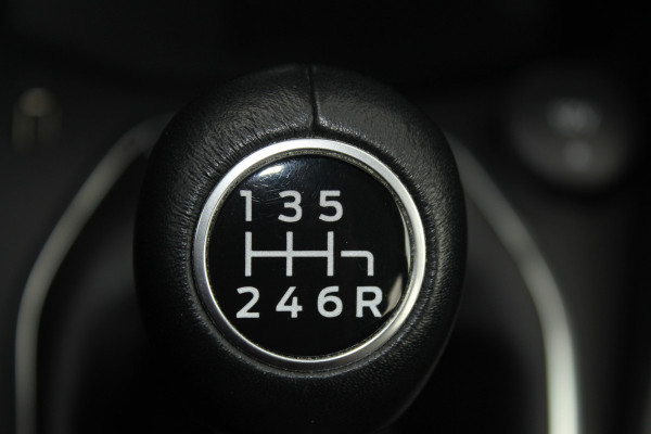 Ford Fiesta 1.0-95pk EcoBoost Active X. Zeer nette Ford Fiesta Active, slechts 41.000km. Autm. airco, All season banden, LM wielen, Stoel-, stuur- en voorraamverw., LED verl., Telefoonvoorb., Navigatie, Cruise control etc.