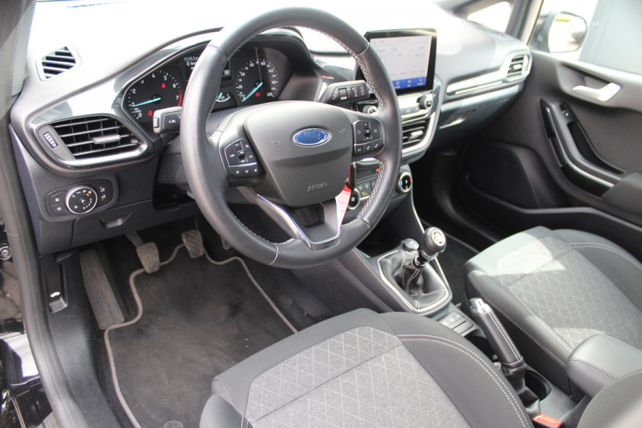 Ford Fiesta 1.0-95pk EcoBoost Active X. Zeer nette Ford Fiesta Active, slechts 41.000km. Autm. airco, All season banden, LM wielen, Stoel-, stuur- en voorraamverw., LED verl., Telefoonvoorb., Navigatie, Cruise control etc.