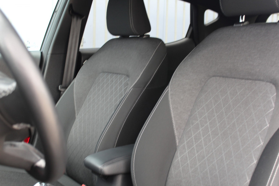 Ford Fiesta 1.0-95pk EcoBoost Active X. Zeer nette Ford Fiesta Active, slechts 41.000km. Autm. airco, All season banden, LM wielen, Stoel-, stuur- en voorraamverw., LED verl., Telefoonvoorb., Navigatie, Cruise control etc.