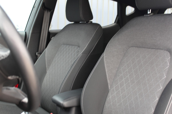 Ford Fiesta 1.0-95pk EcoBoost Active X. Zeer nette Ford Fiesta Active, slechts 41.000km. Autm. airco, All season banden, LM wielen, Stoel-, stuur- en voorraamverw., LED verl., Telefoonvoorb., Navigatie, Cruise control etc.