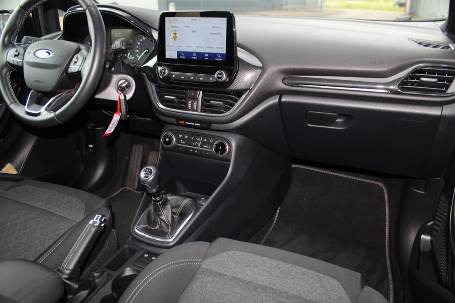 Ford Fiesta 1.0-95pk EcoBoost Active X. Zeer nette Ford Fiesta Active, slechts 41.000km. Autm. airco, All season banden, LM wielen, Stoel-, stuur- en voorraamverw., LED verl., Telefoonvoorb., Navigatie, Cruise control etc.