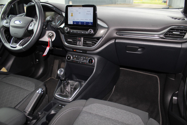 Ford Fiesta 1.0-95pk EcoBoost Active X. Zeer nette Ford Fiesta Active, slechts 41.000km. Autm. airco, All season banden, LM wielen, Stoel-, stuur- en voorraamverw., LED verl., Telefoonvoorb., Navigatie, Cruise control etc.