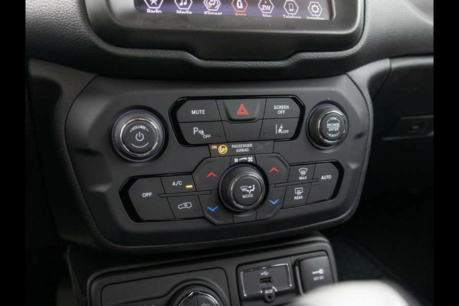 Jeep Renegade 4xe 240 Plug-in Hybrid Electric New Upland | Clima | Apple Carplay | Dakrails | Priv. Glass | LED | Navi | 17" | PDC | Sting Grey