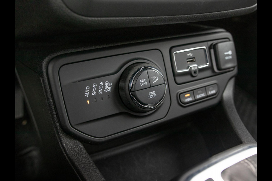 Jeep Renegade 4xe 240 Plug-in Hybrid Electric New Upland | Clima | Apple Carplay | Dakrails | Priv. Glass | LED | Navi | 17" | PDC | Sting Grey