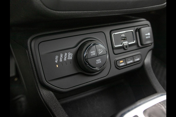 Jeep Renegade 4xe 240 Plug-in Hybrid Electric New Upland | Clima | Apple Carplay | Dakrails | Priv. Glass | LED | Navi | 17" | PDC | Sting Grey