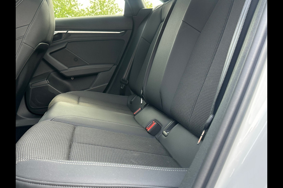 Audi A3 Limousine 35 TFSI S edition Pano | Stoelverw.| Navi