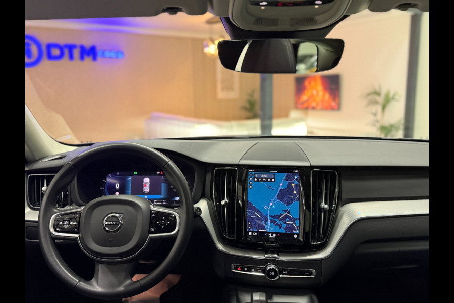 Volvo XC60 T6 PHEV AWD 350pk. Plus Dark SOH 100%| Pano | Trekhaak | Memory | 360° | ACC