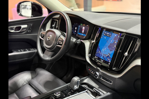 Volvo XC60 T6 PHEV AWD 350pk. Plus Dark SOH 100%| Pano | Trekhaak | Memory | 360° | ACC