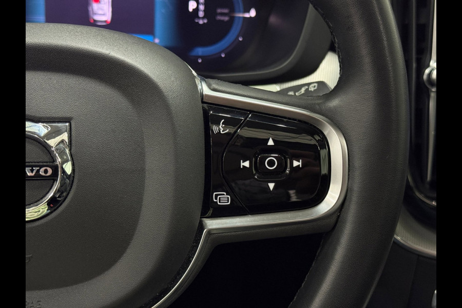 Volvo XC60 T6 PHEV AWD 350pk. Plus Dark SOH 100%| Pano | Trekhaak | Memory | 360° | ACC