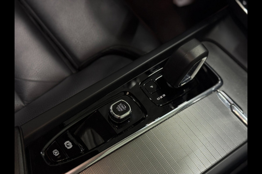 Volvo XC60 T6 PHEV AWD 350pk. Plus Dark SOH 100%| Pano | Trekhaak | Memory | 360° | ACC