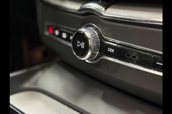Volvo XC60 T6 PHEV AWD 350pk. Plus Dark SOH 100%| Pano | Trekhaak | Memory | 360° | ACC