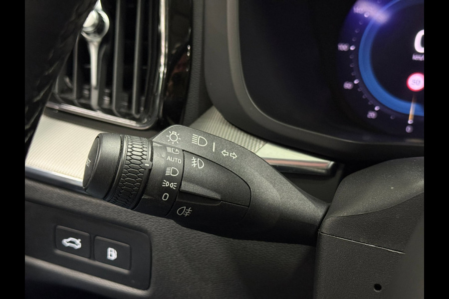 Volvo XC60 T6 PHEV AWD 350pk. Plus Dark SOH 100%| Pano | Trekhaak | Memory | 360° | ACC