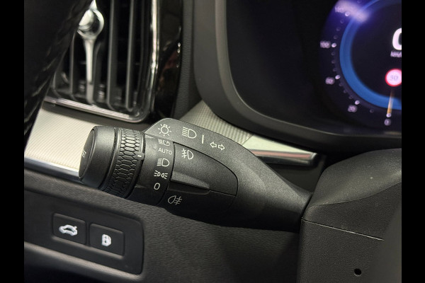 Volvo XC60 T6 PHEV AWD 350pk. Plus Dark SOH 100%| Pano | Trekhaak | Memory | 360° | ACC