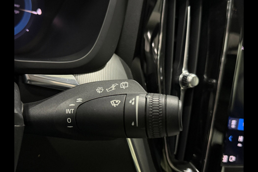 Volvo XC60 T6 PHEV AWD 350pk. Plus Dark SOH 100%| Pano | Trekhaak | Memory | 360° | ACC
