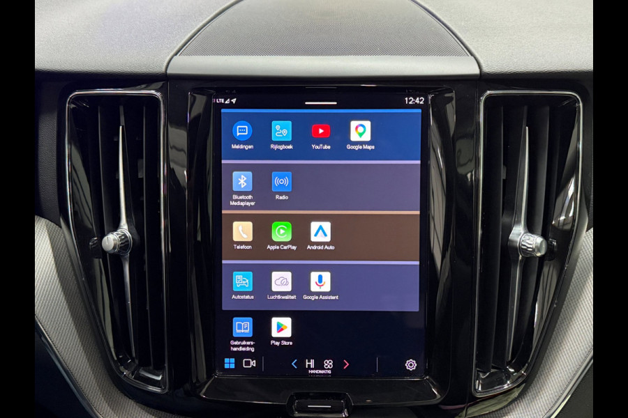 Volvo XC60 T6 PHEV AWD 350pk. Plus Dark SOH 100%| Pano | Trekhaak | Memory | 360° | ACC
