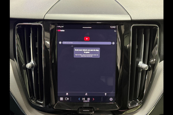 Volvo XC60 T6 PHEV AWD 350pk. Plus Dark SOH 100%| Pano | Trekhaak | Memory | 360° | ACC
