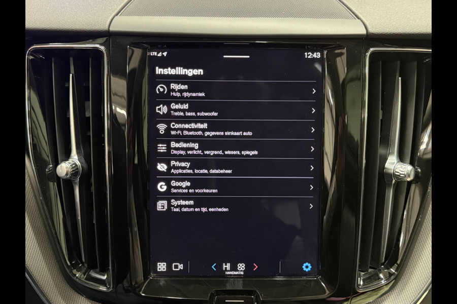 Volvo XC60 T6 PHEV AWD 350pk. Plus Dark SOH 100%| Pano | Trekhaak | Memory | 360° | ACC