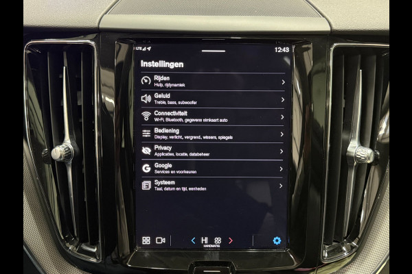 Volvo XC60 T6 PHEV AWD 350pk. Plus Dark SOH 100%| Pano | Trekhaak | Memory | 360° | ACC