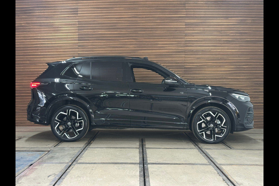 Volkswagen Tiguan 1.5 eHybrid R-Line Edition | Verl. Fabr. garantie tm 2030 | 272 PK | IQ.Light HD | Pano | Trekhaak | Leder