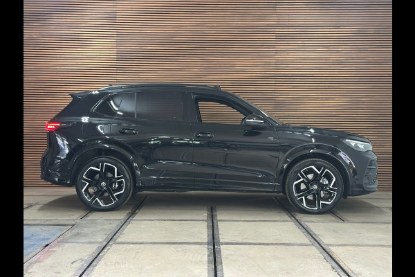 Volkswagen Tiguan 1.5 eHybrid R-Line Edition | Verl. Fabr. garantie tm 2030 | 272 PK | IQ.Light HD | Pano | Trekhaak | Leder