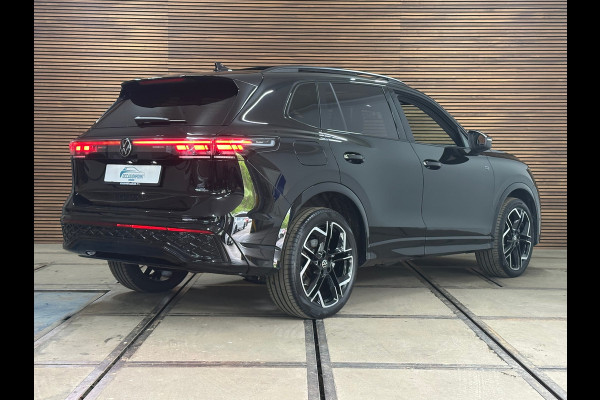 Volkswagen Tiguan 1.5 eHybrid R-Line Edition | Verl. Fabr. garantie tm 2030 | 272 PK | IQ.Light HD | Pano | Trekhaak | Leder