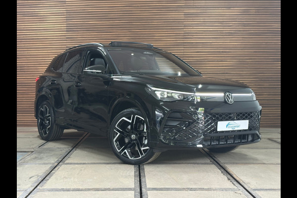 Volkswagen Tiguan 1.5 eHybrid R-Line Edition | Verl. Fabr. garantie tm 2030 | 272 PK | IQ.Light HD | Pano | Trekhaak | Leder